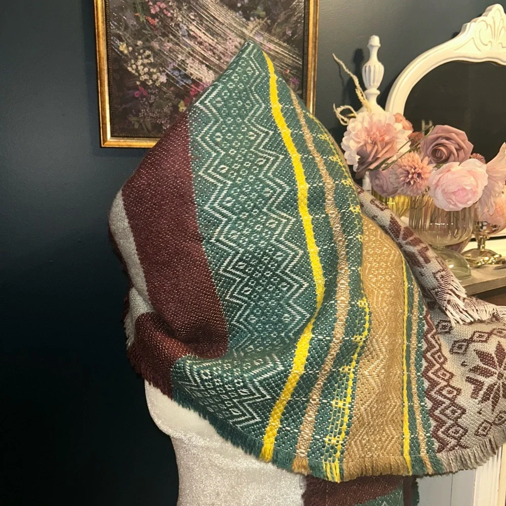 Cozy Multicolor Geometric Pattern Blanket Scarf - Picture 4 of 8